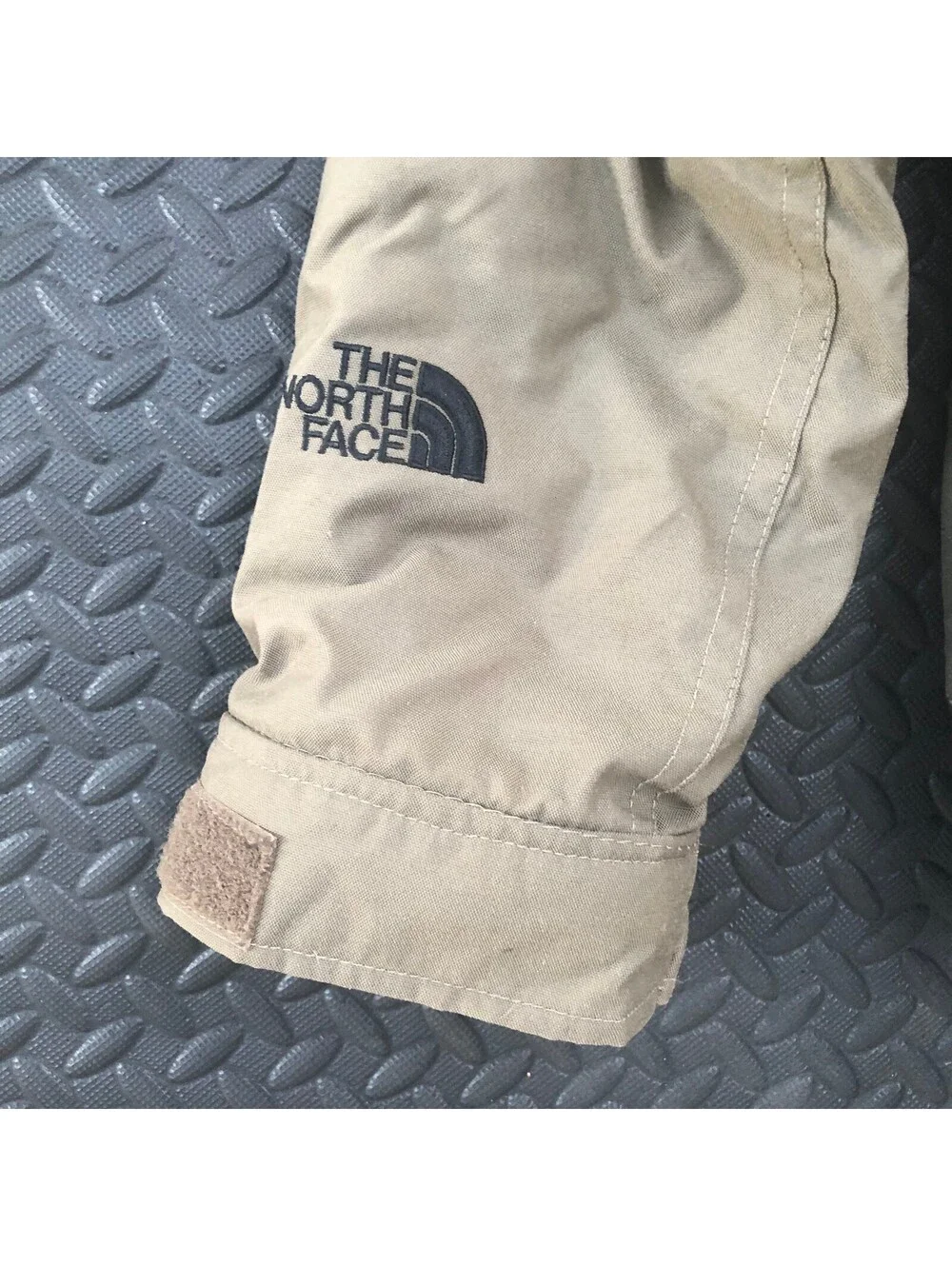 The North Face Men's XL Beige Nylon Puffer Jacket